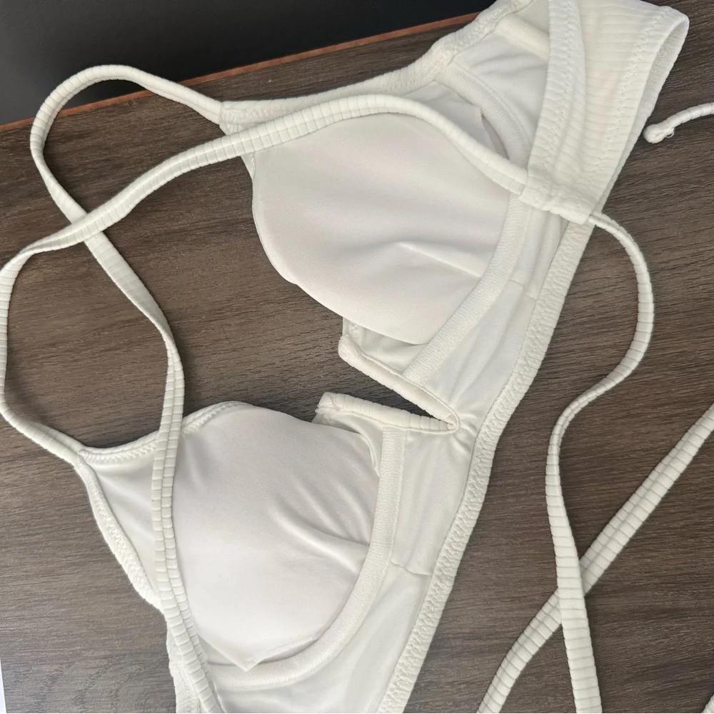 White Ribbed V-Cut Bikini Set - Picture 8 of 9